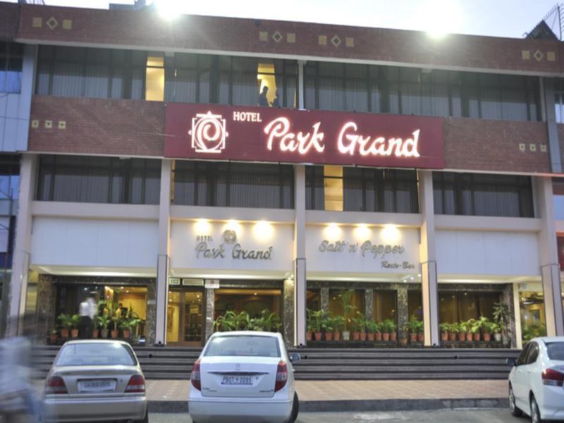 Hotel Park Grand Csandígarh Kültér fotó