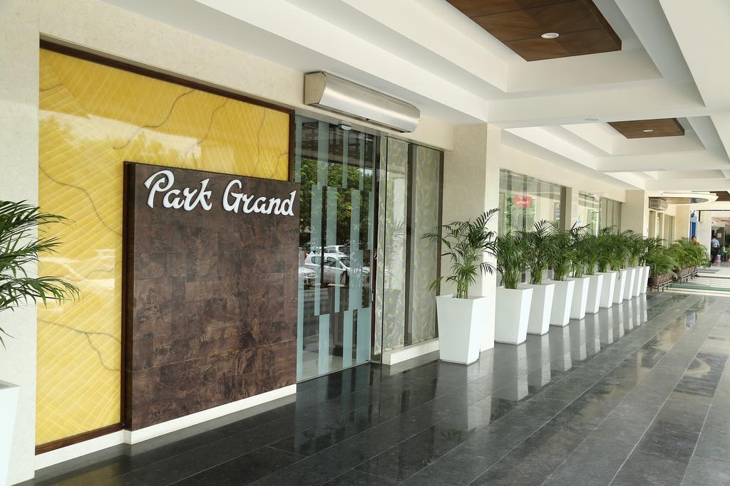Hotel Park Grand Csandígarh Kültér fotó