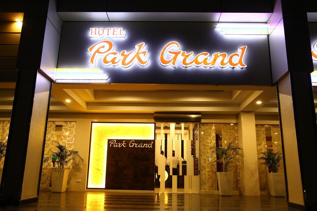 Hotel Park Grand Csandígarh Kültér fotó
