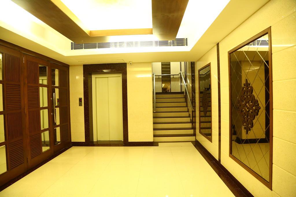 Hotel Park Grand Csandígarh Kültér fotó