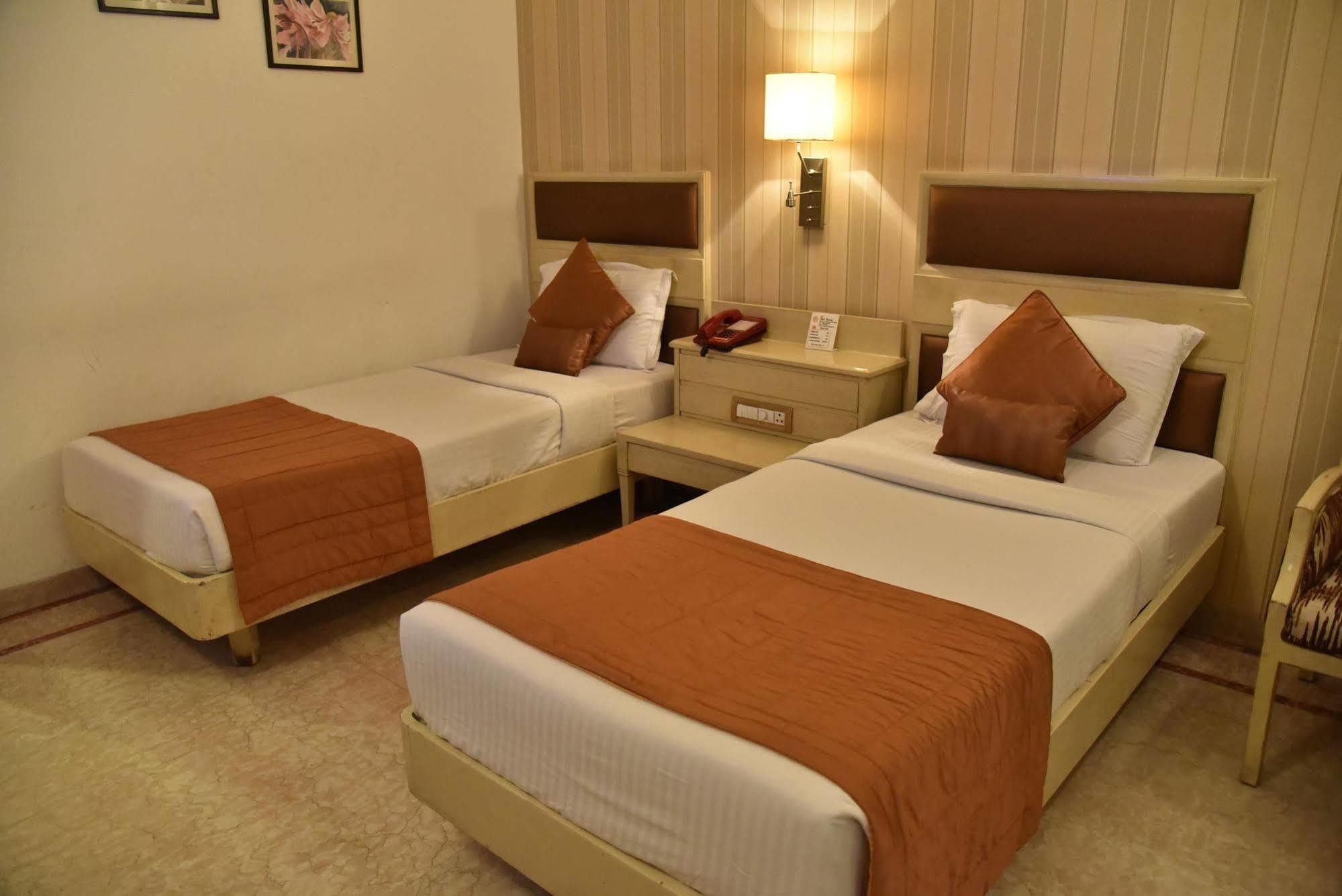 Hotel Park Grand Csandígarh Kültér fotó