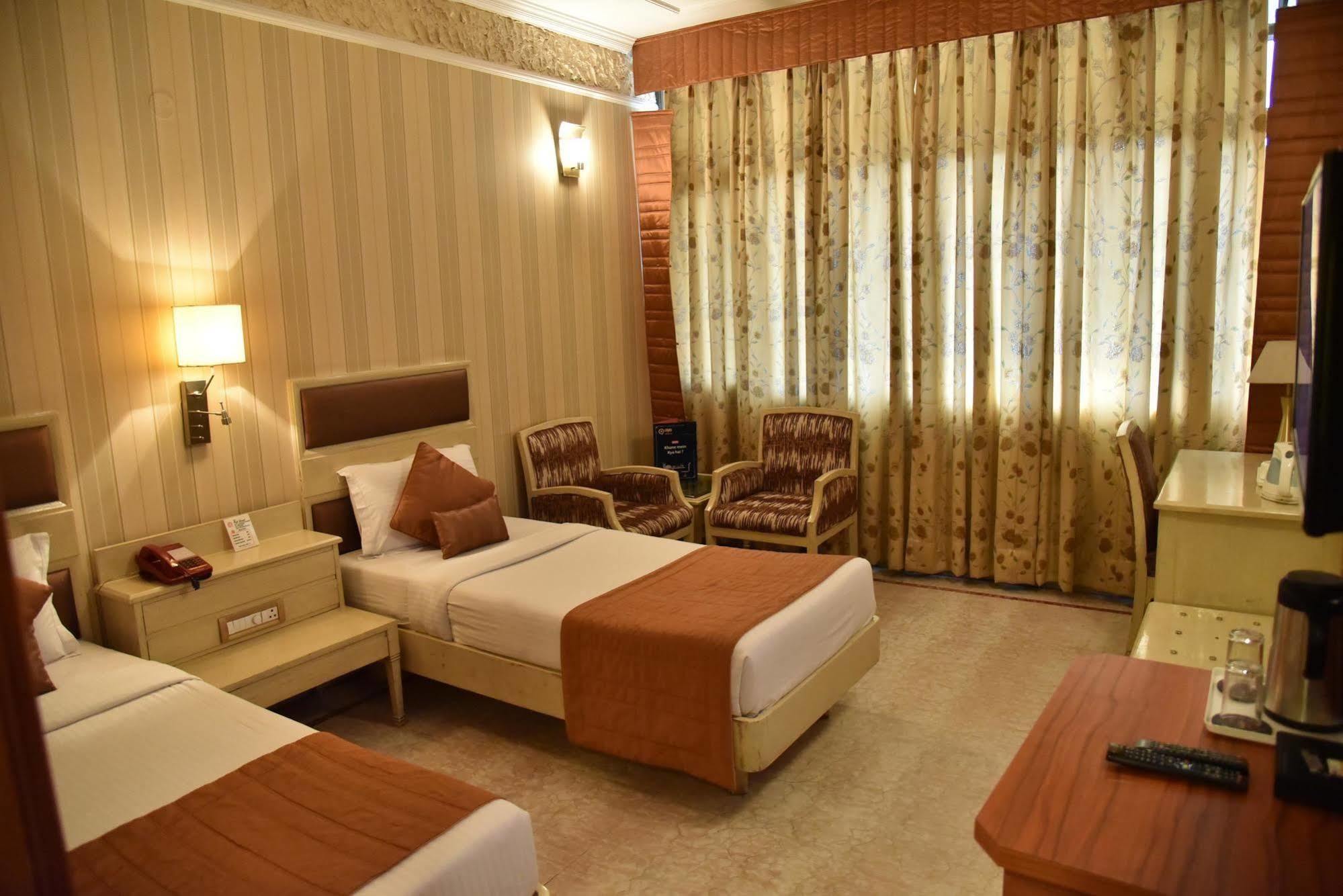 Hotel Park Grand Csandígarh Kültér fotó