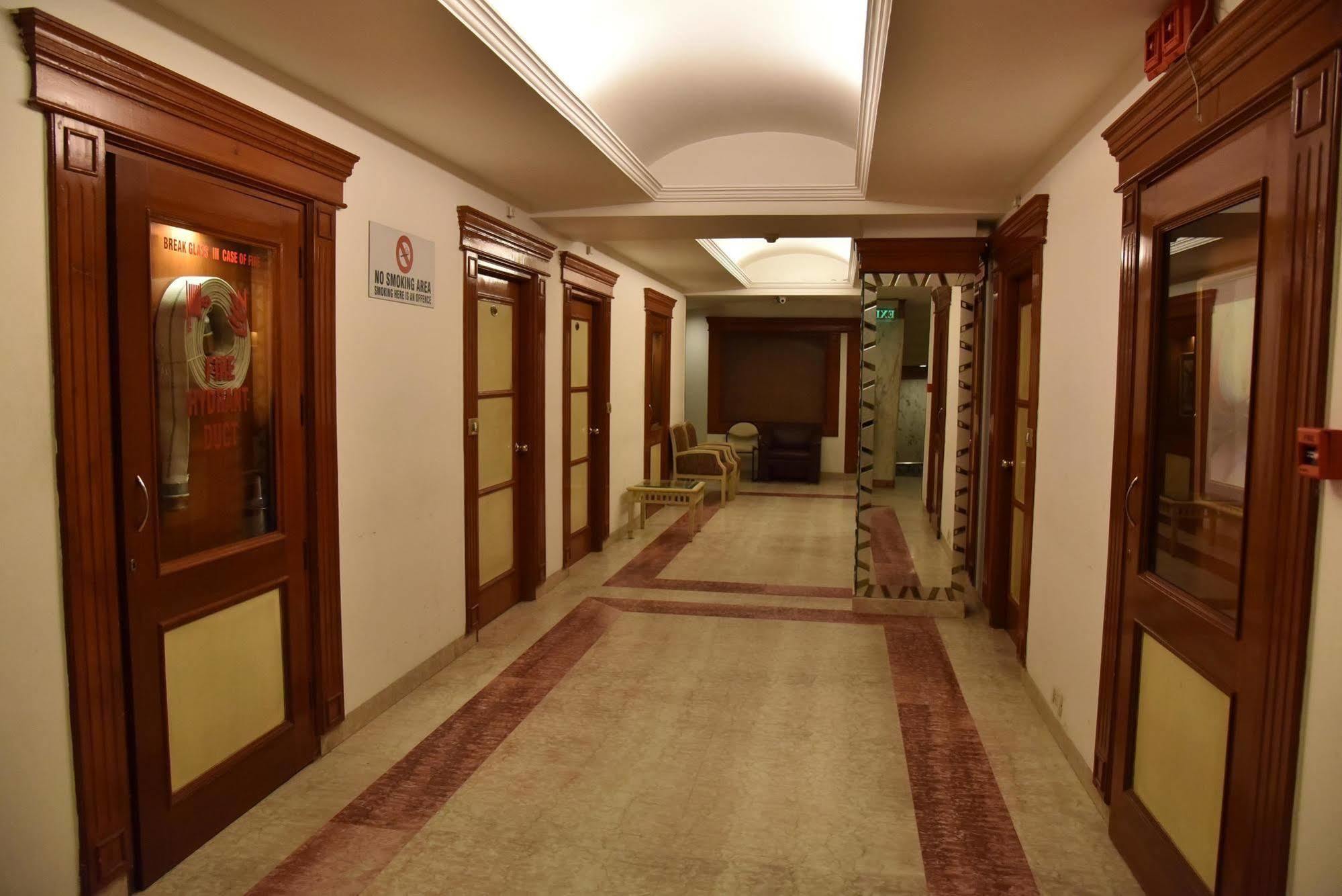 Hotel Park Grand Csandígarh Kültér fotó